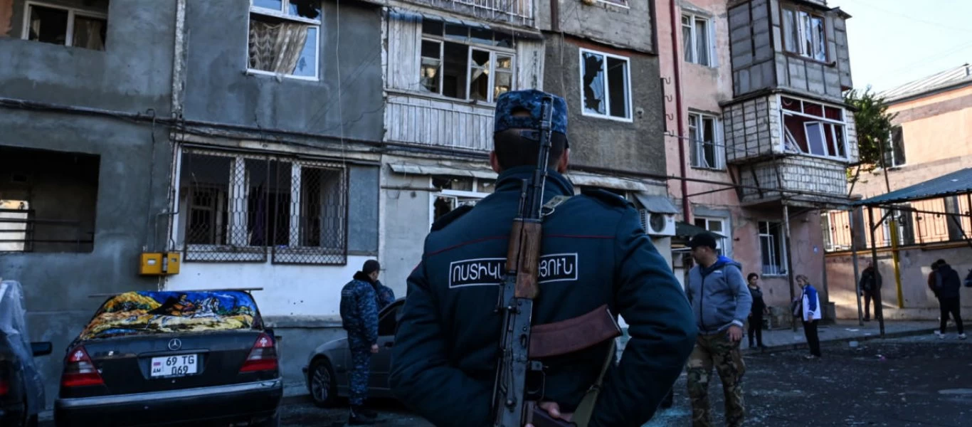 Kρίσιμες ώρες: Οι Αζέροι βομβαρδίζουν το Στεπανεκέρτ στο Ναγκόρνο Καραμπάχ - Ετοιμάζονται για την τελική έφοδο (βίντεο)